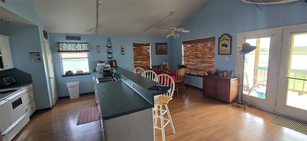 460 616 Sargent, TX 77414