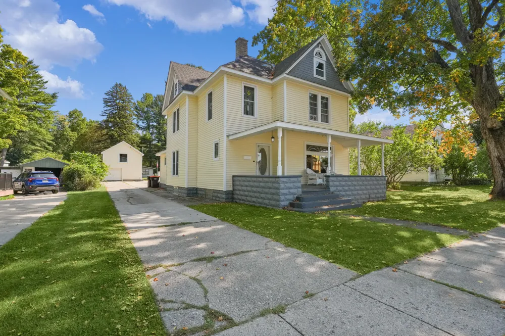 126 Monroe Street Rockford, MI 49341
