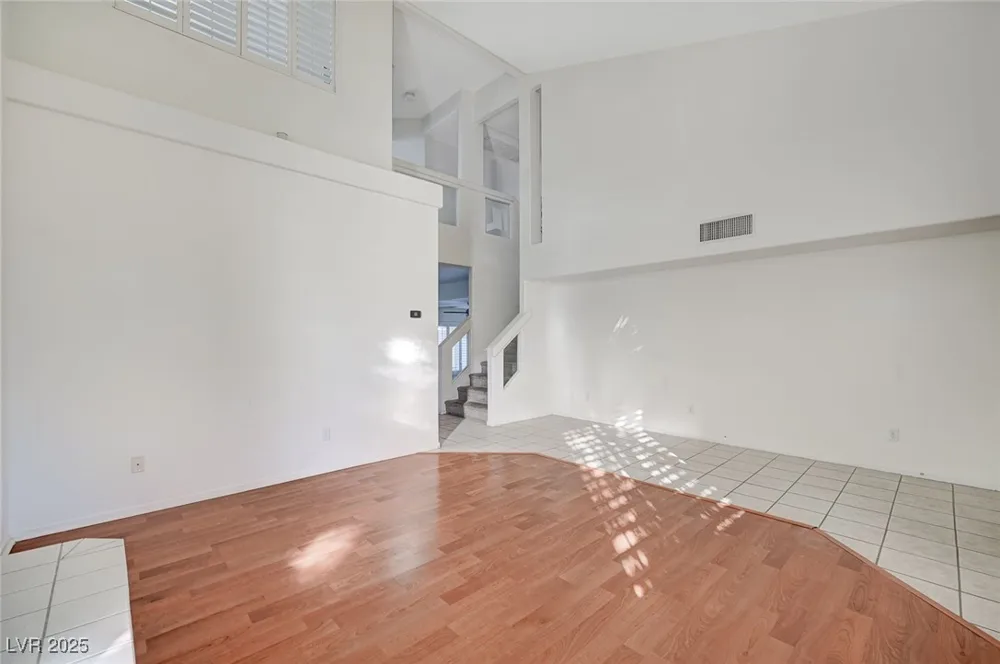 8776 Country View Avenue Las Vegas, NV 89129