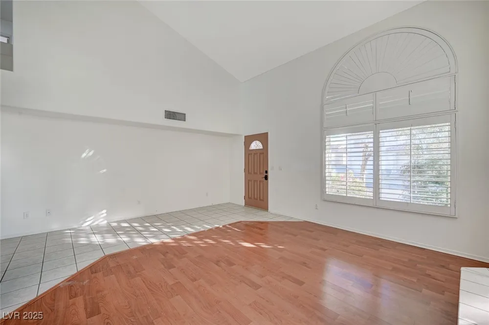 8776 Country View Avenue Las Vegas, NV 89129