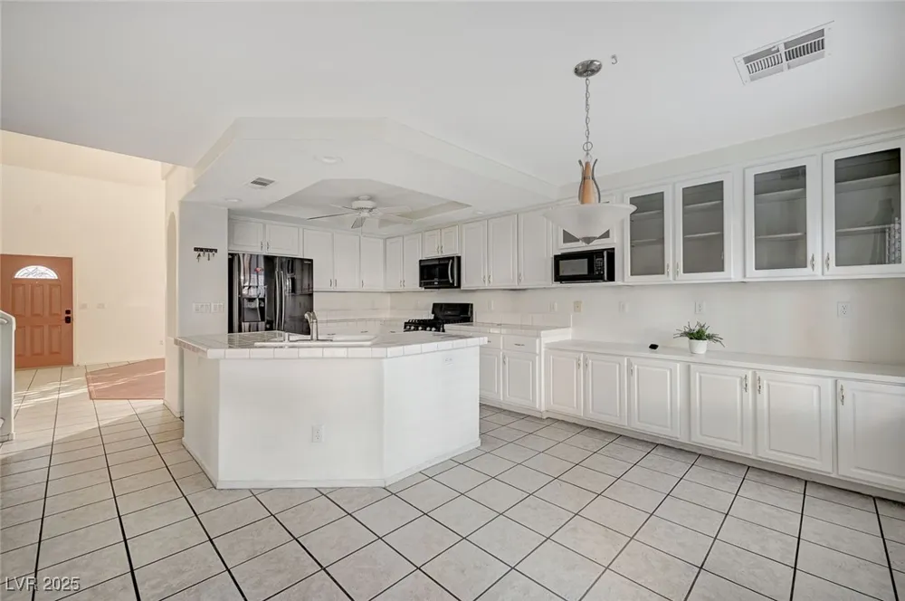 8776 Country View Avenue Las Vegas, NV 89129
