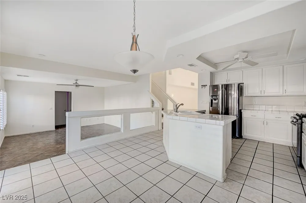 8776 Country View Avenue Las Vegas, NV 89129