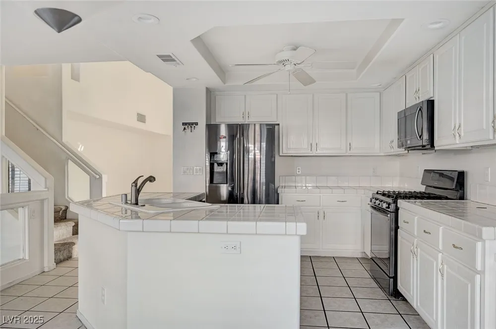 8776 Country View Avenue Las Vegas, NV 89129