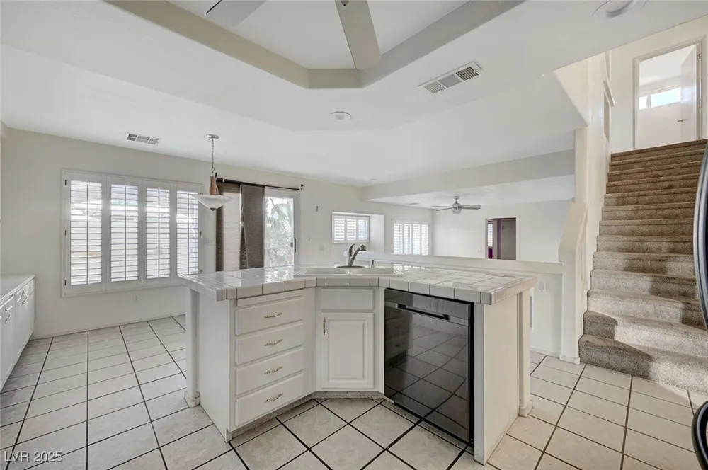 8776 Country View Avenue Las Vegas, NV 89129