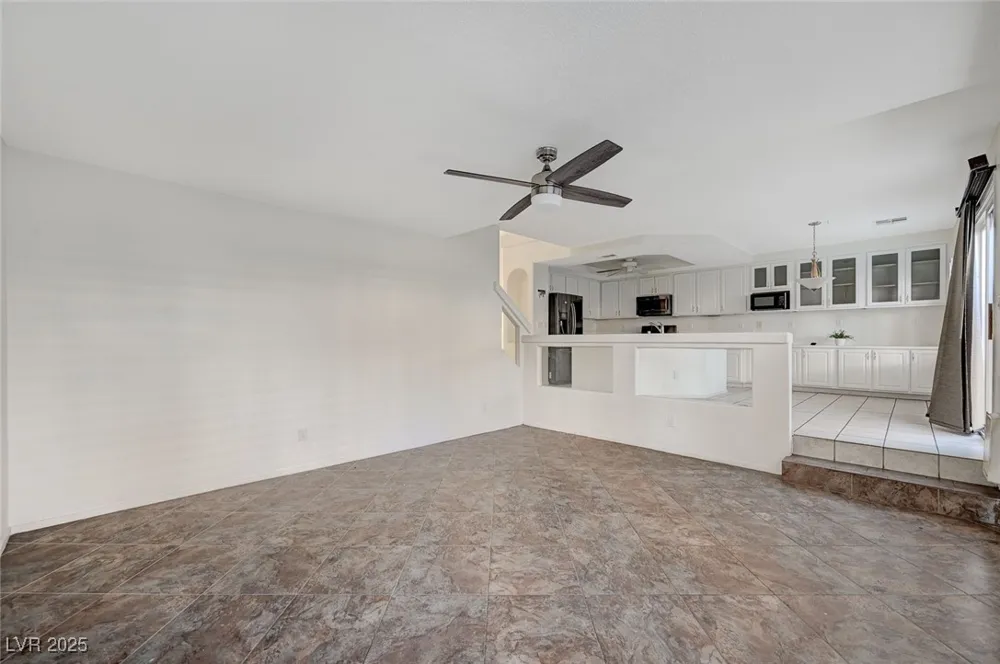 8776 Country View Avenue Las Vegas, NV 89129