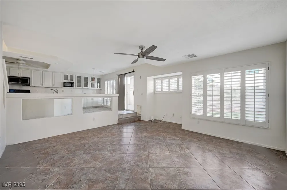 8776 Country View Avenue Las Vegas, NV 89129