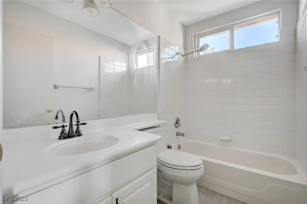 8776 Country View Avenue Las Vegas, NV 89129