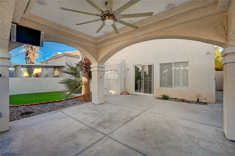 8776 Country View Avenue Las Vegas, NV 89129
