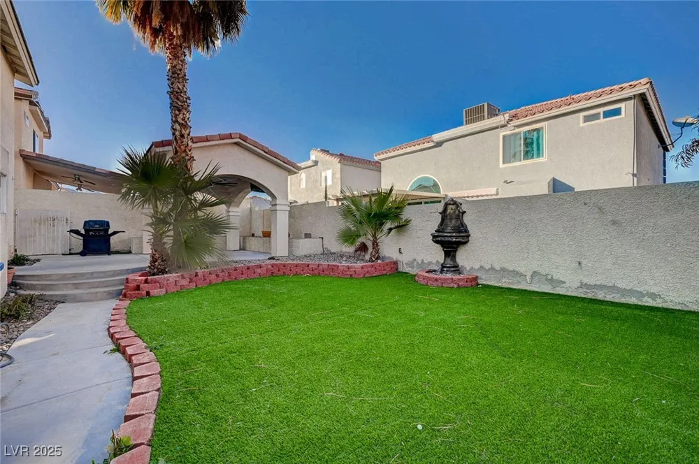 8776 Country View Avenue Las Vegas, NV 89129