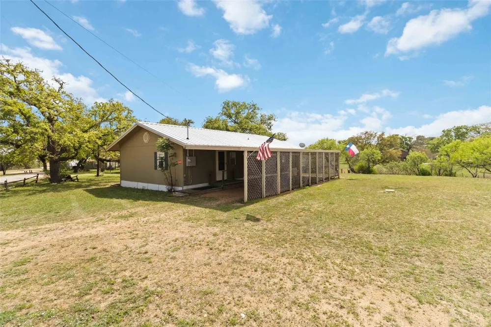 1515 Bee Lane Tow, TX 78672