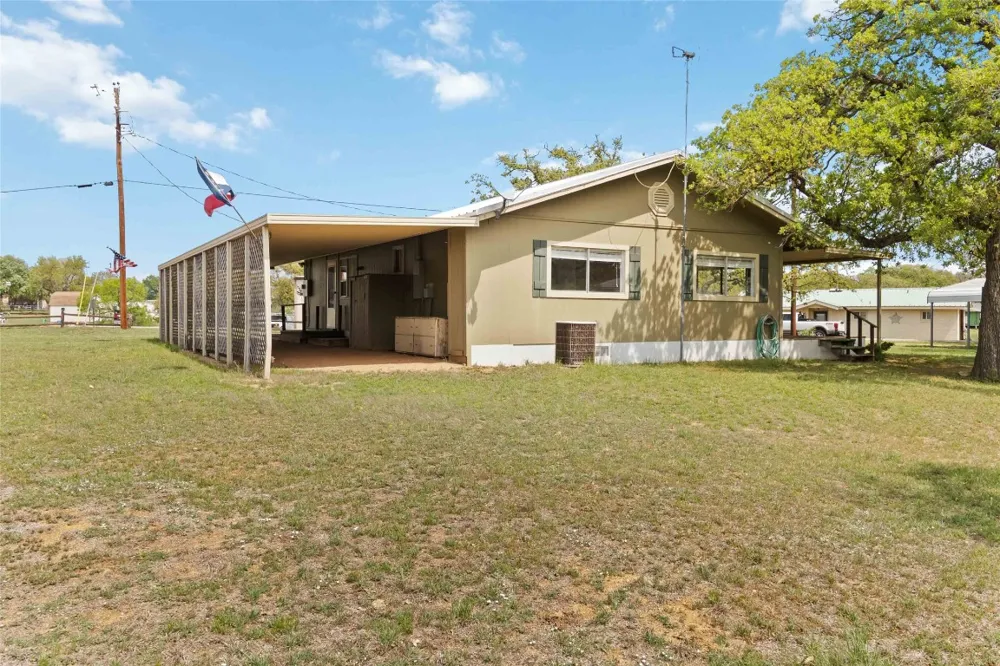 1515 Bee Lane Tow, TX 78672