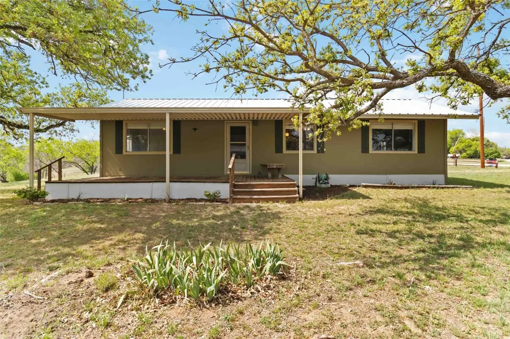 1515 Bee Lane Tow, TX 78672