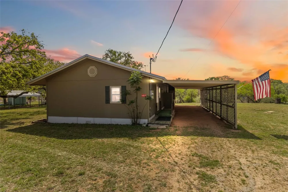 1515 Bee Lane Tow, TX 78672