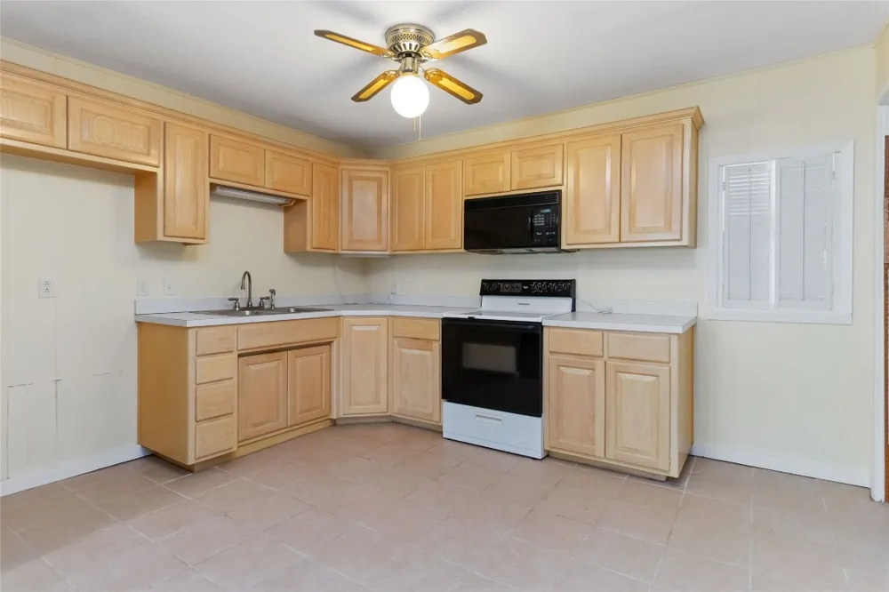 1515 Bee Lane Tow, TX 78672