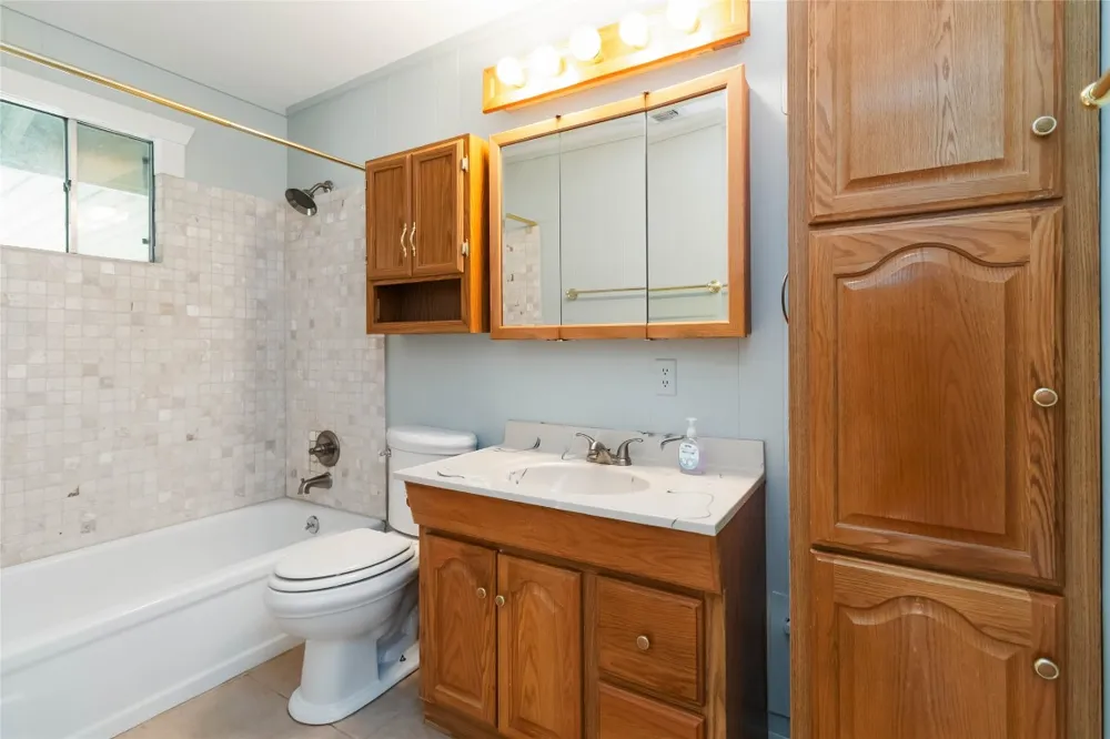 1515 Bee Lane Tow, TX 78672