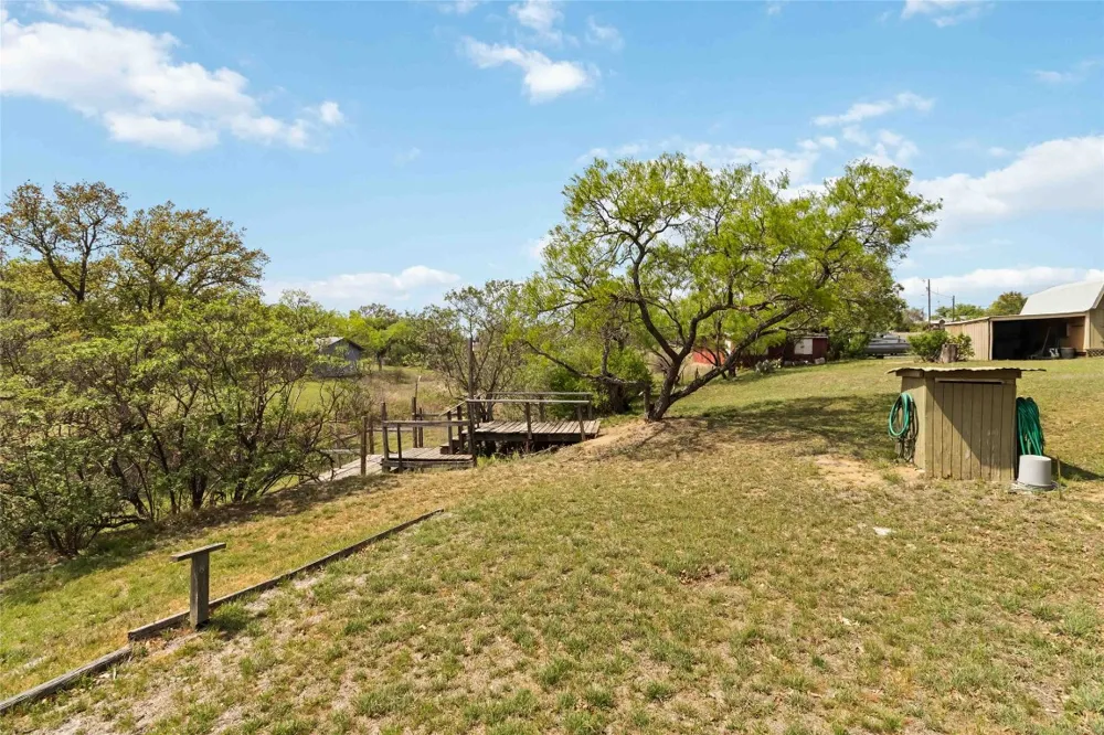 1515 Bee Lane Tow, TX 78672