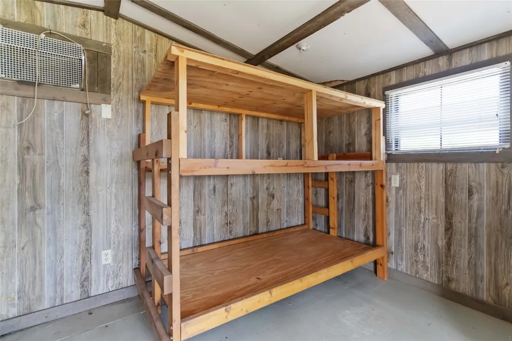 1515 Bee Lane Tow, TX 78672