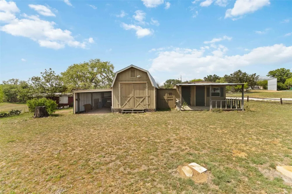 1515 Bee Lane Tow, TX 78672