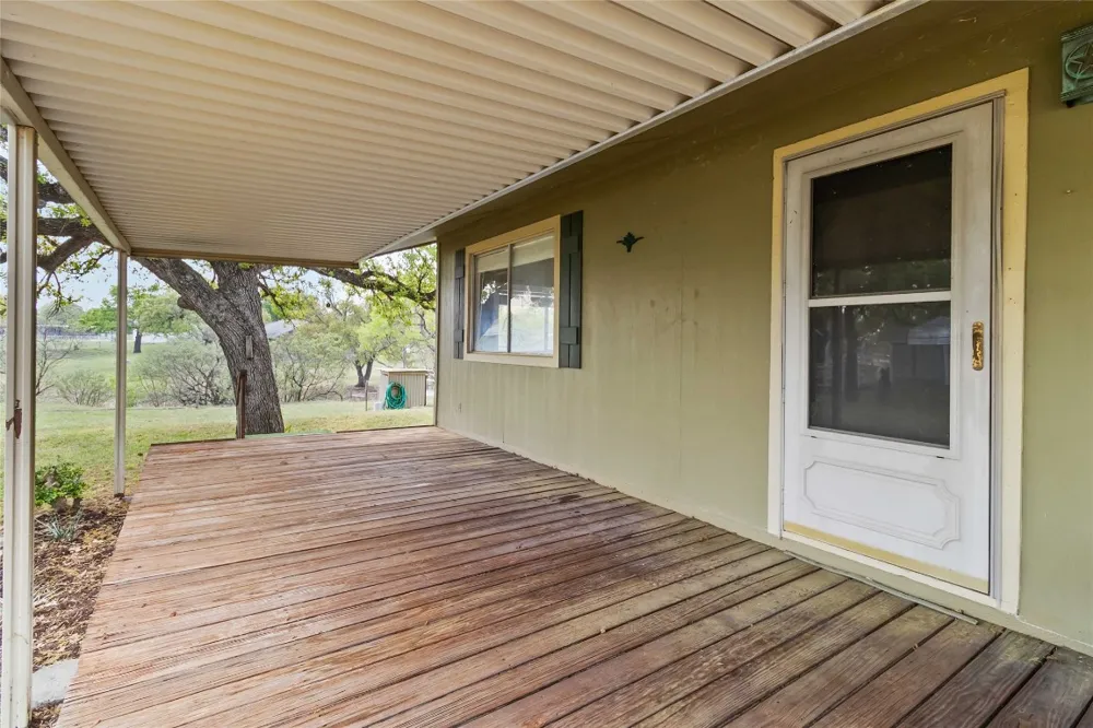 1515 Bee Lane Tow, TX 78672