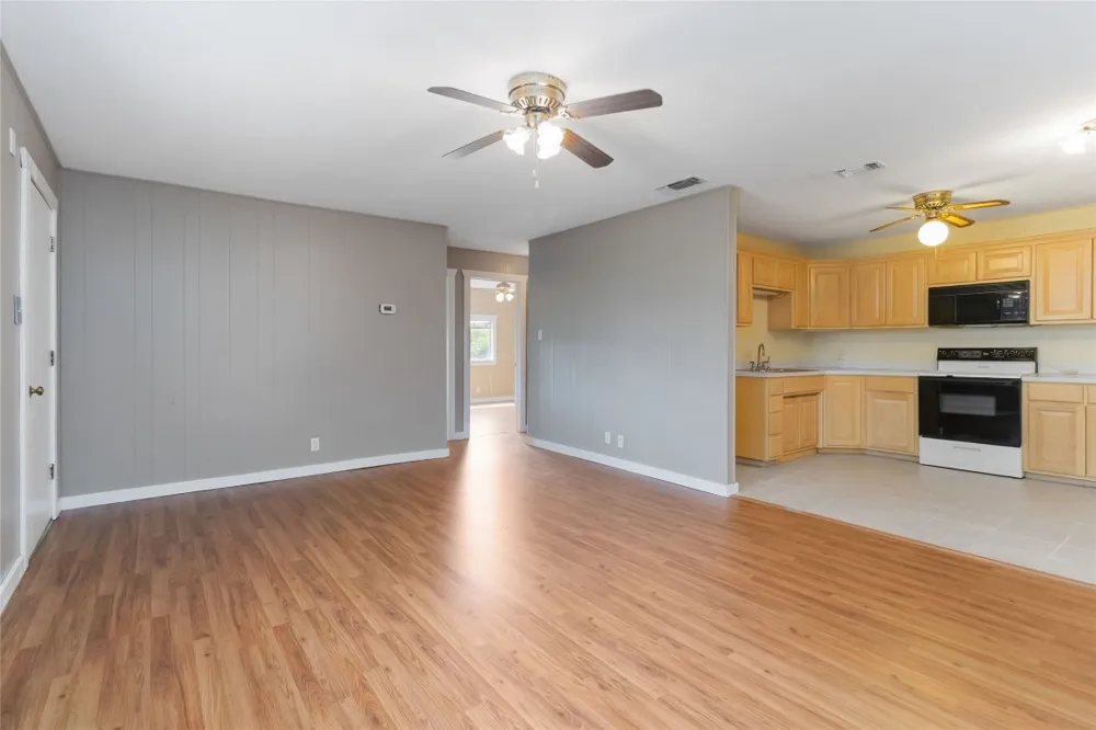 1515 Bee Lane Tow, TX 78672
