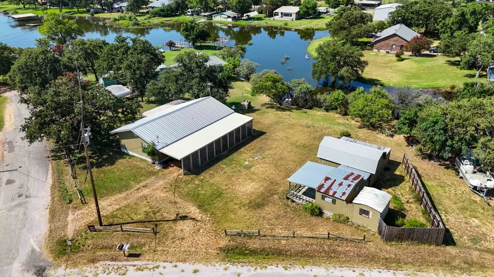 1515 Bee Lane Tow, TX 78672