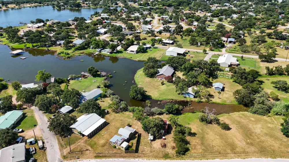 1515 Bee Lane Tow, TX 78672