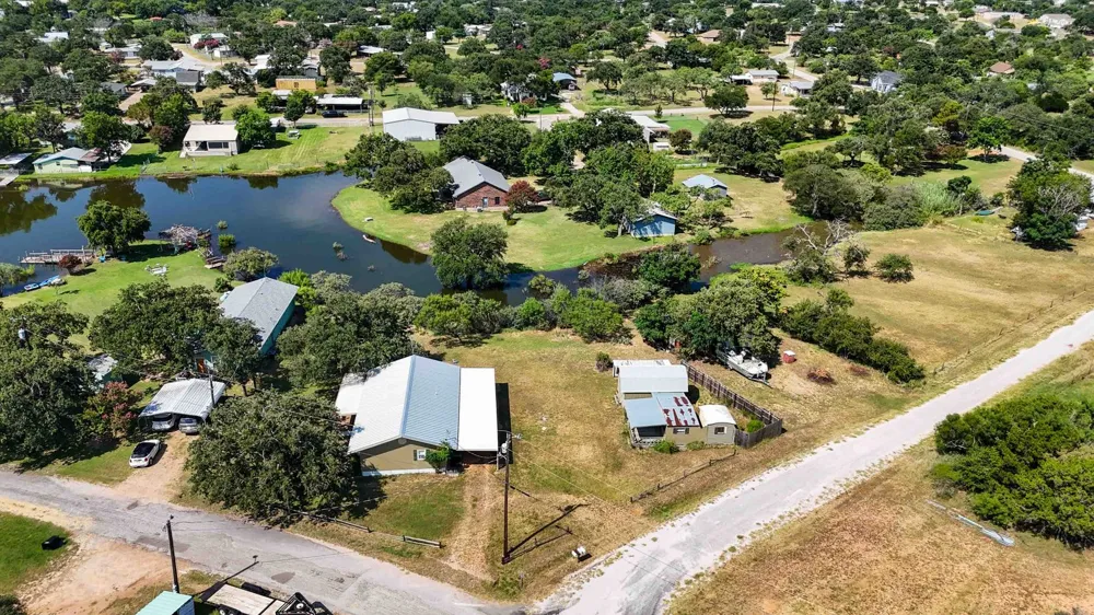 1515 Bee Lane Tow, TX 78672