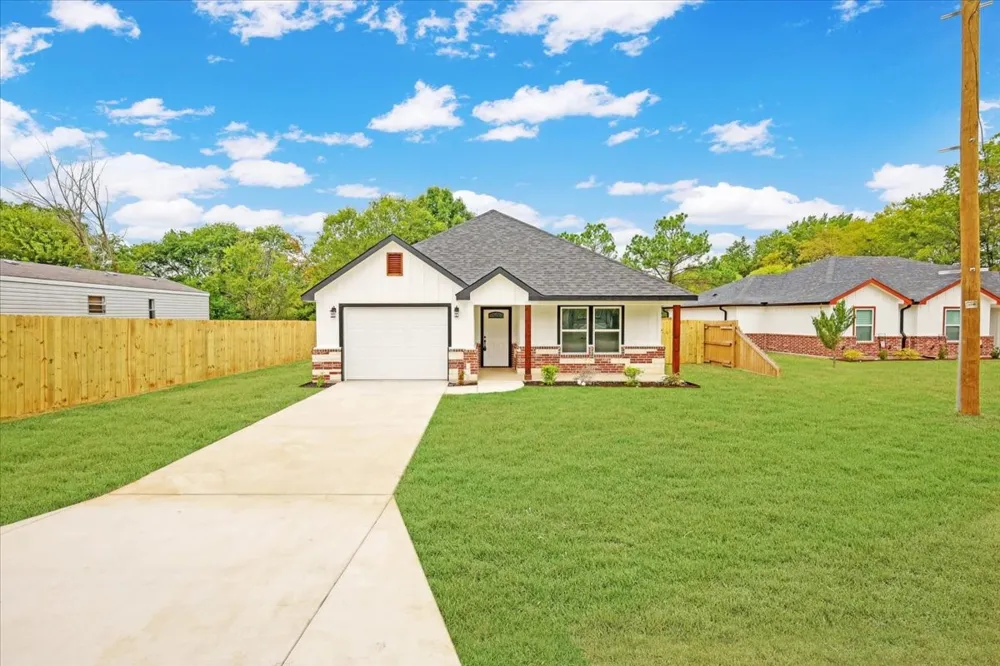 111 Oak Street Ector, TX 75439