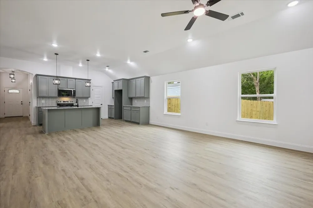 111 Oak Street Ector, TX 75439