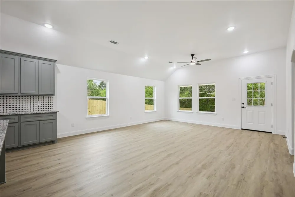 111 Oak Street Ector, TX 75439