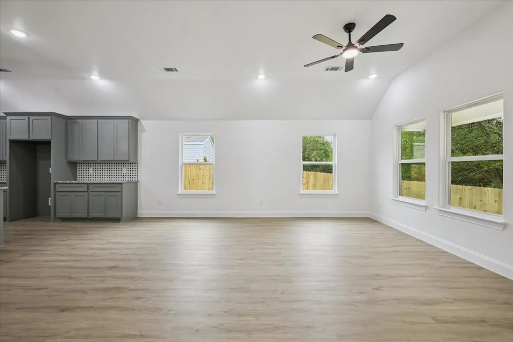 111 Oak Street Ector, TX 75439