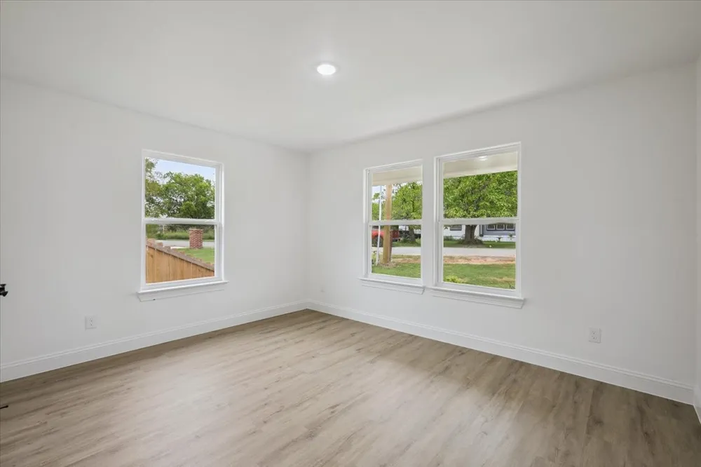 111 Oak Street Ector, TX 75439