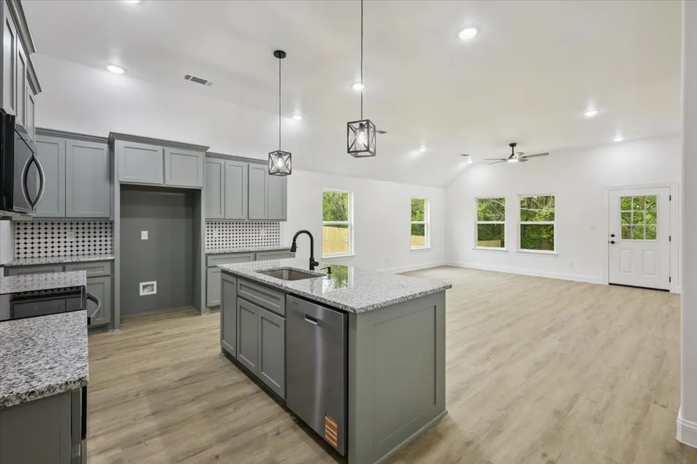 111 Oak Street Ector, TX 75439