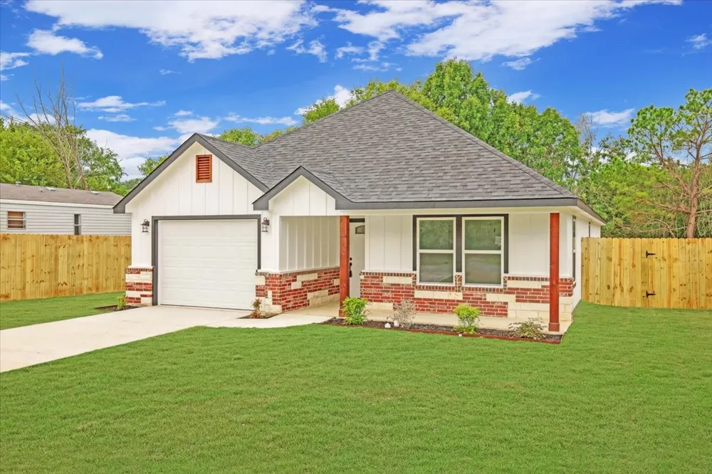 111 Oak Street Ector, TX 75439