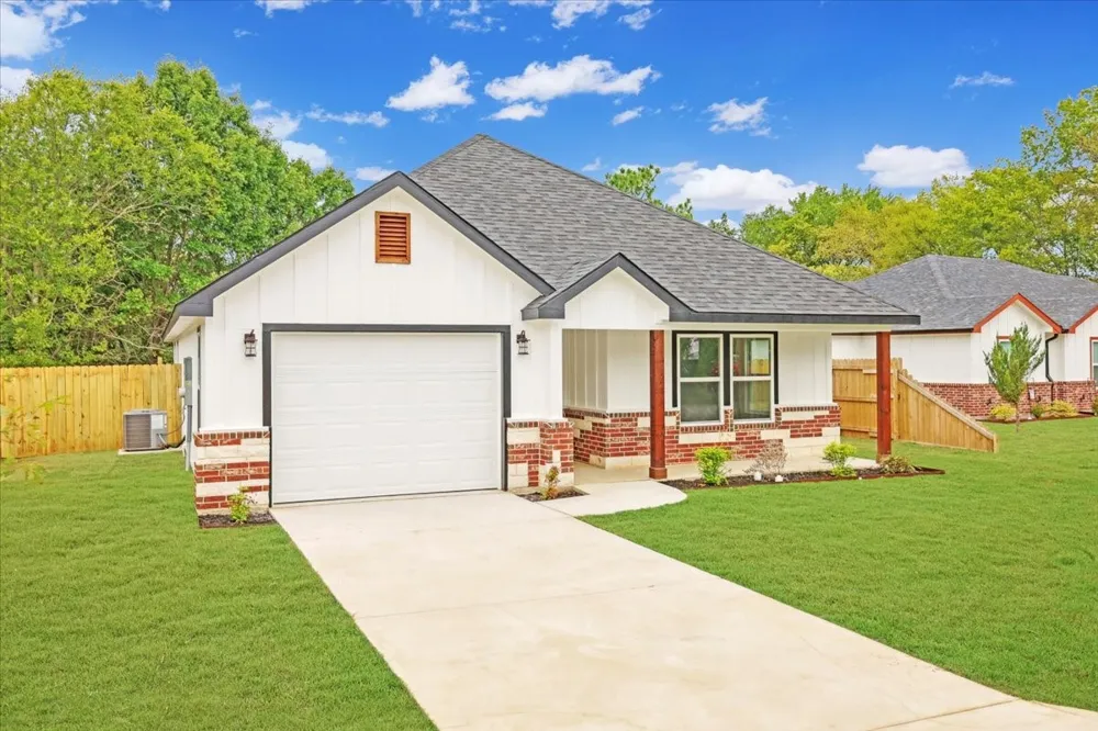 111 Oak Street Ector, TX 75439