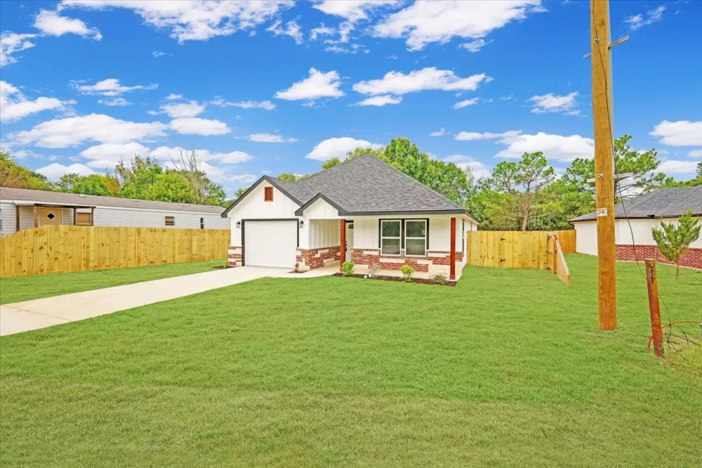 111 Oak Street Ector, TX 75439