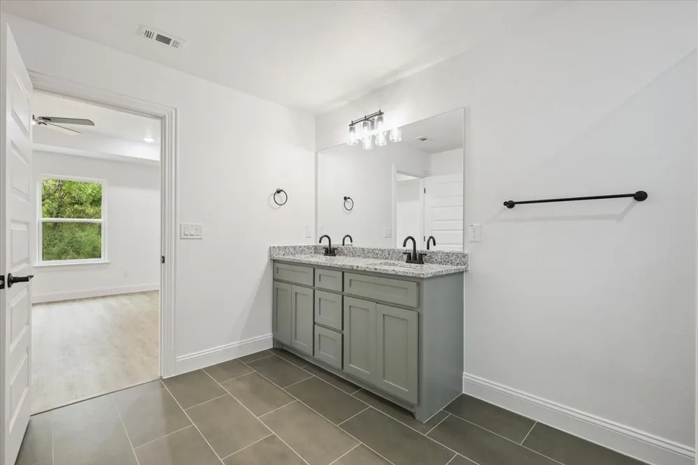111 Oak Street Ector, TX 75439