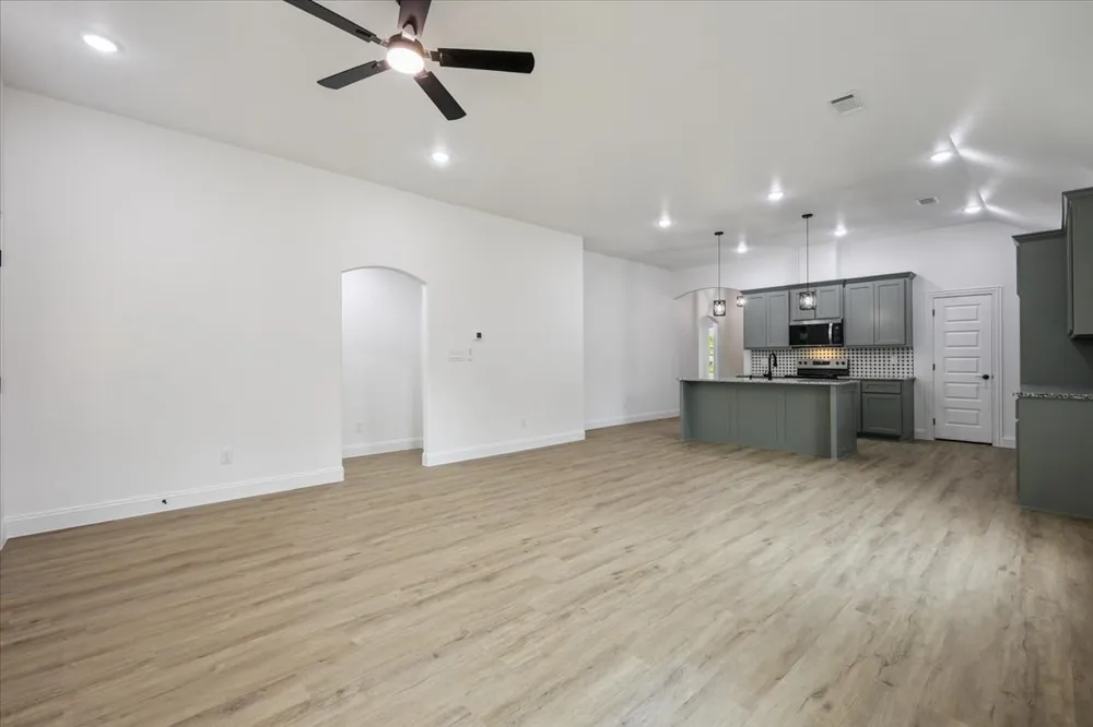 111 Oak Street Ector, TX 75439