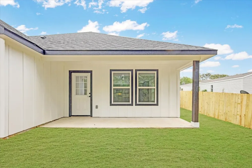 111 Oak Street Ector, TX 75439