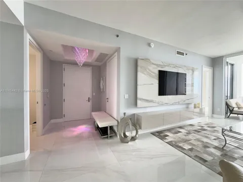 15901 Collins Ave #2406