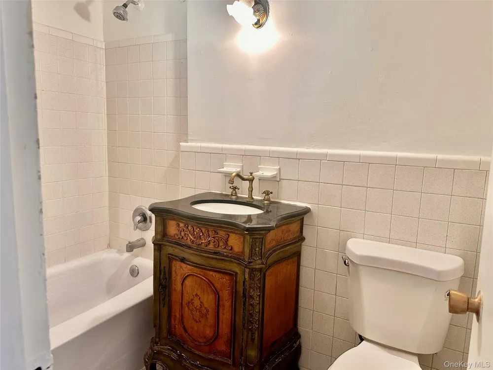 315 Atlantic Avenue #1A East Rockaway, NY 11518