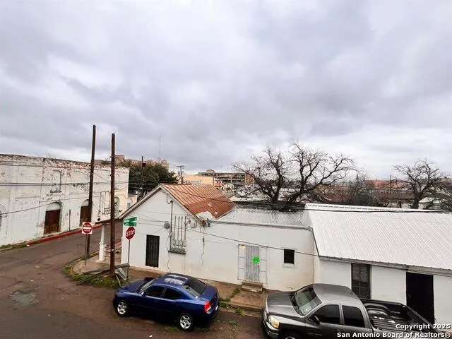 520 Davis Ave Unit B Laredo, TX 78040