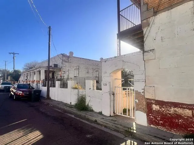520 Davis Ave Unit B Laredo, TX 78040