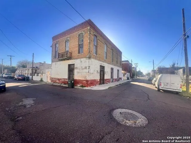 520 Davis Ave Unit B Laredo, TX 78040