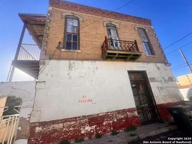 520 Davis Ave Unit B Laredo, TX 78040