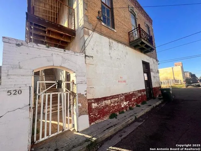 520 Davis Ave Unit B Laredo, TX 78040