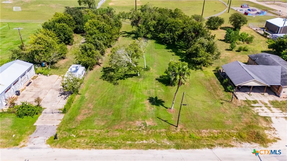 404 8th Street Palacios, TX 77465