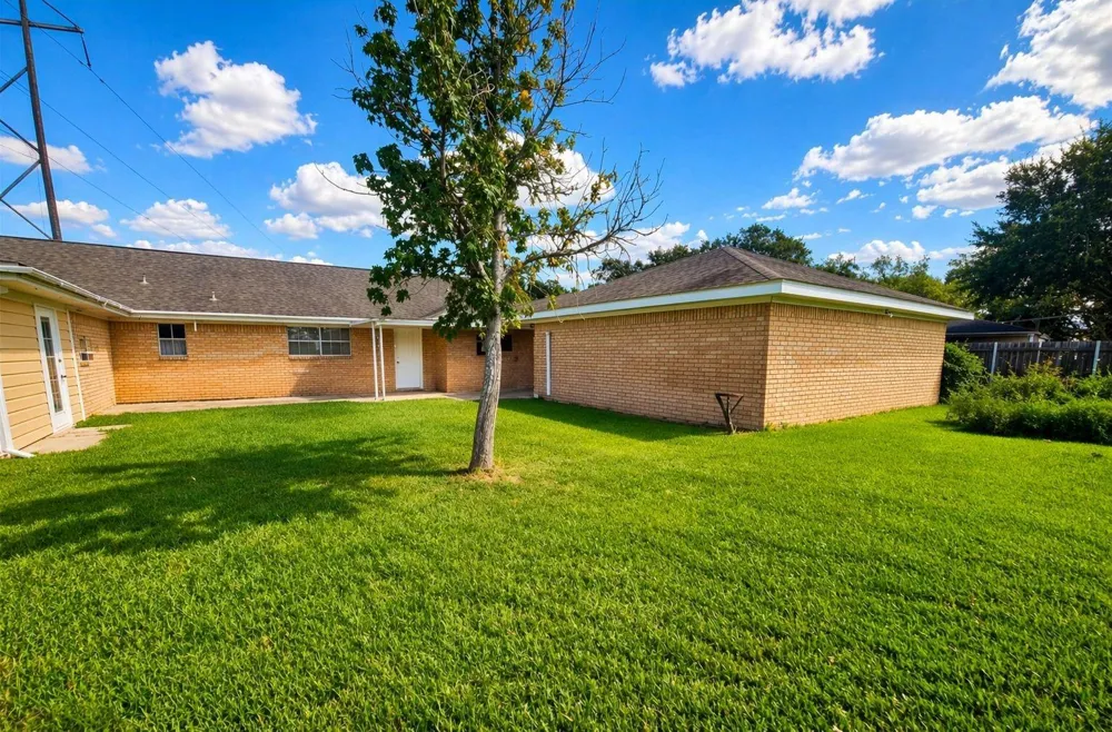 117 Laughlin Road Eagle Lake, TX 77434