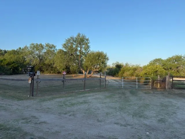211 County Road 229 Circle Three Rivers, TX 78071