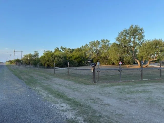 211 County Road 229 Circle Three Rivers, TX 78071